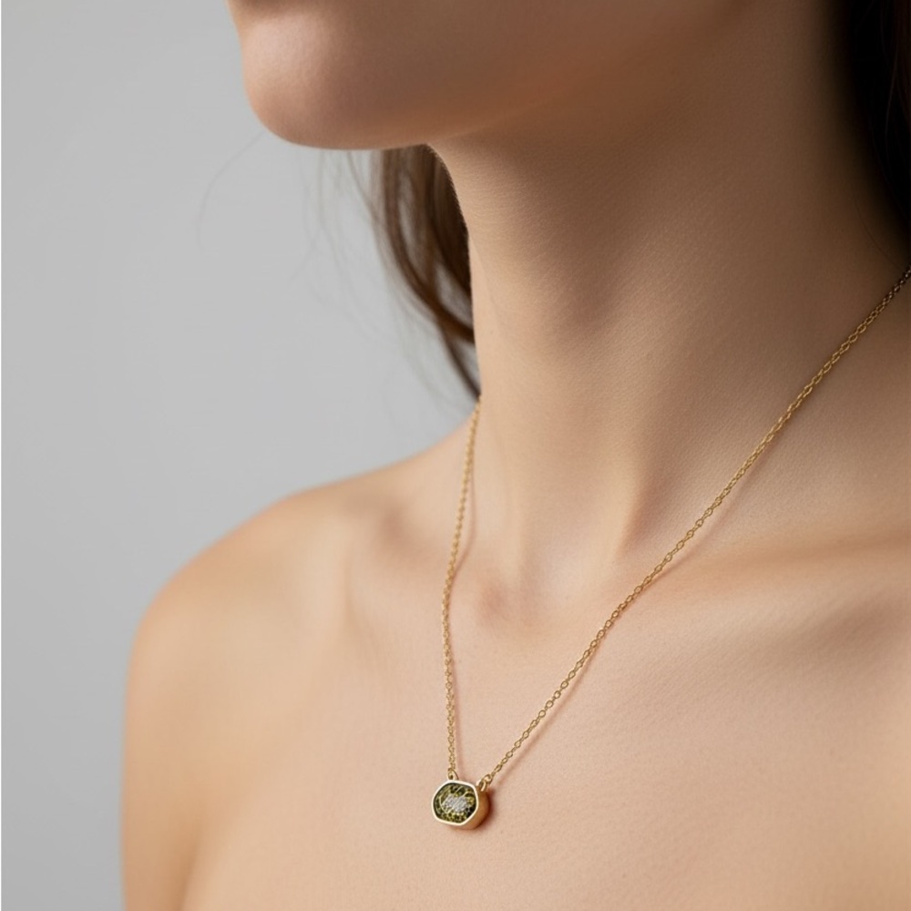 ❤️Elegant Gold Necklace with Black Pendant - Picture 2 of 2